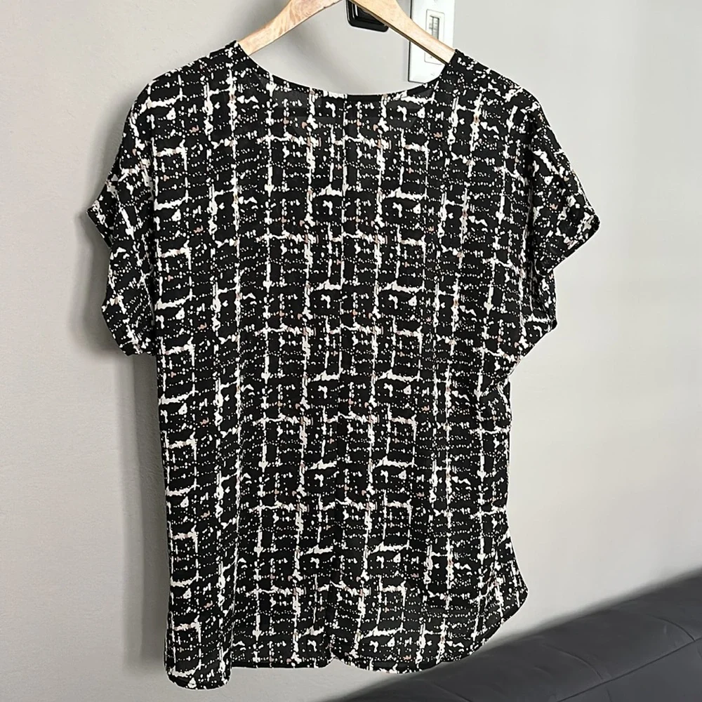 Patterned Blouse - Picture 3 of 5